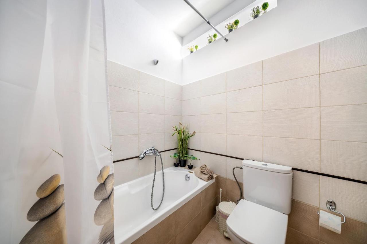 Luxury Town Center Suite Apt A2 イラクリオン エクステリア 写真