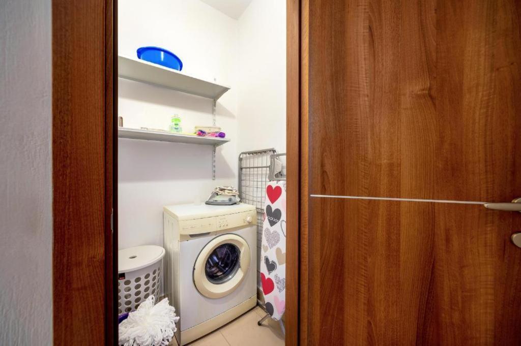 Luxury Town Center Suite Apt A2 イラクリオン エクステリア 写真