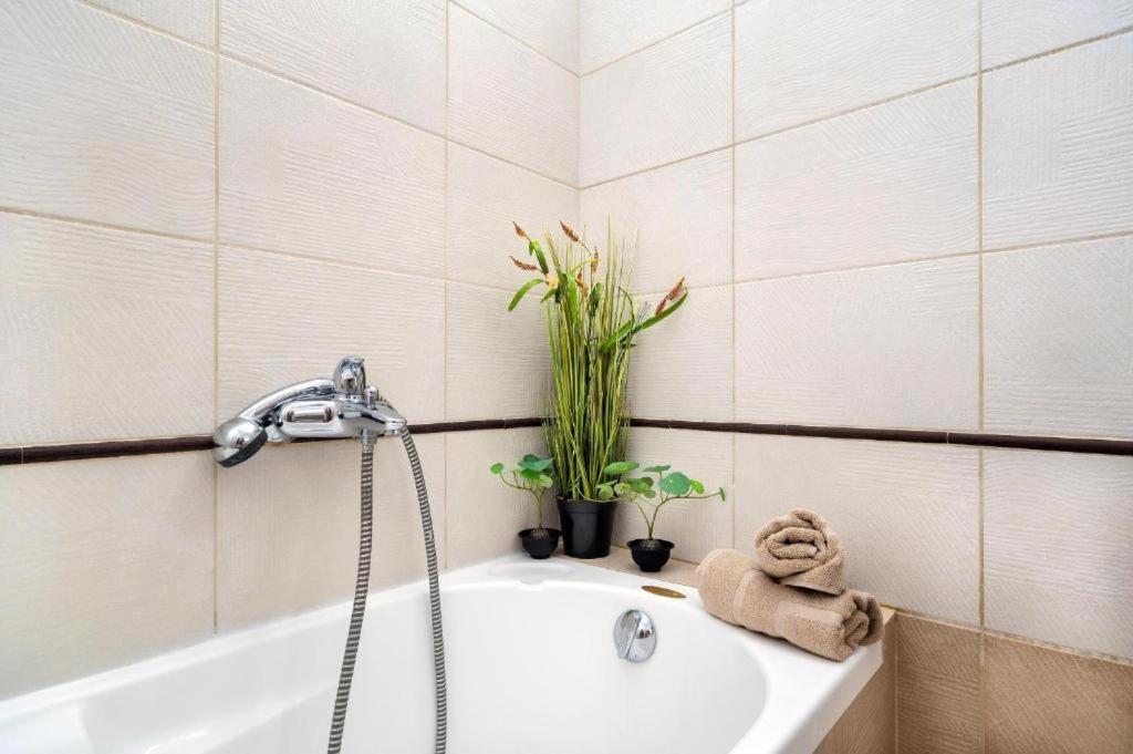 Luxury Town Center Suite Apt A2 イラクリオン エクステリア 写真